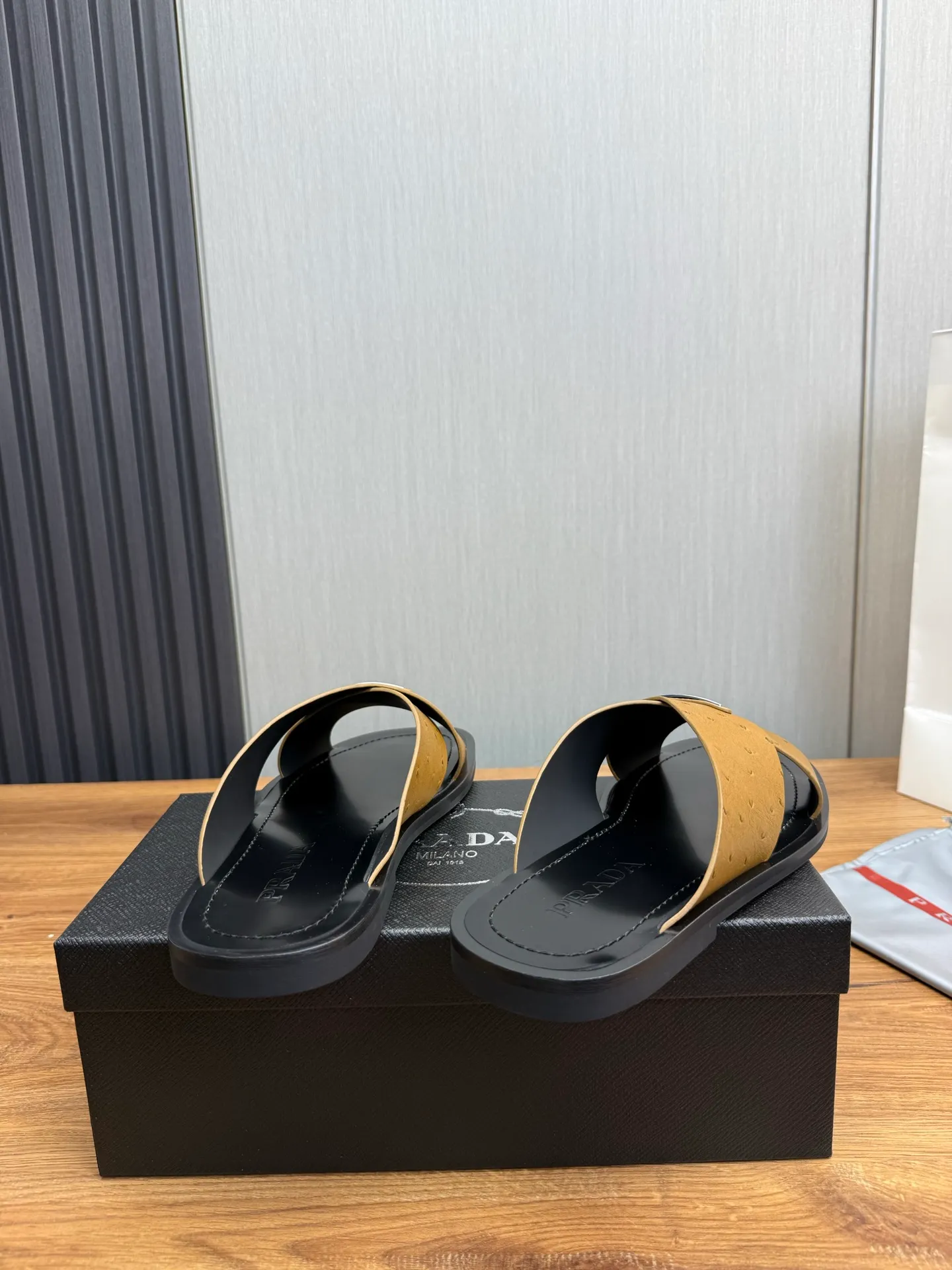 Factory price 340💰 ＰＲＡＤＡPrada - popular men's slippers hot sale 🔥 🩴Official website one to one production 38-45 sizes 45 46 🉑️Customized!
